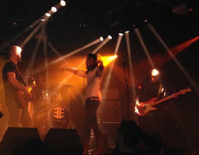 Drummer Camiel met Dogs